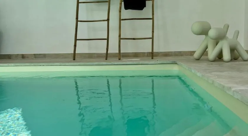 Manoir Les Feuillantines Piscine & Spa - Image 1