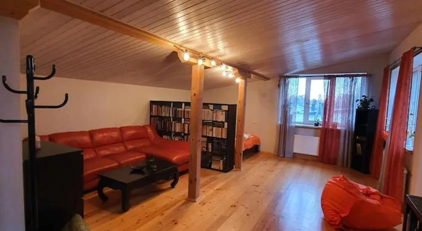 Studio apartment and FREE airport transfer - Image 1