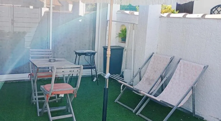 Modern guest house - Image 1