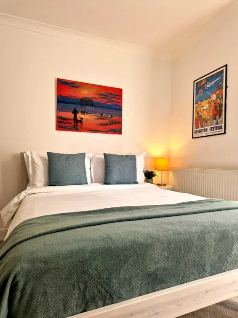 Upper Rock Brighton – Guest House - Image 1