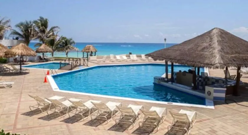 Apartamento Vacacional Frente al Mar con Piscina en Cancún - Image 1