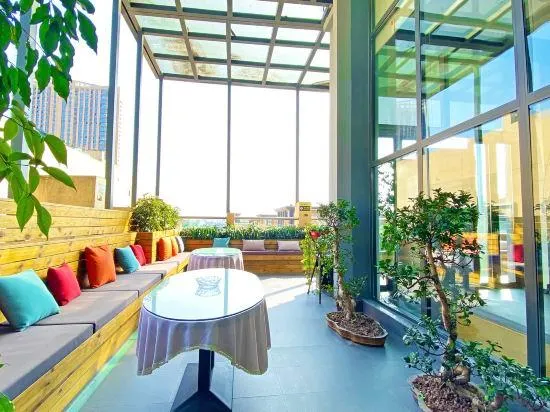 Luzhou Sky City Hotel - Image 1