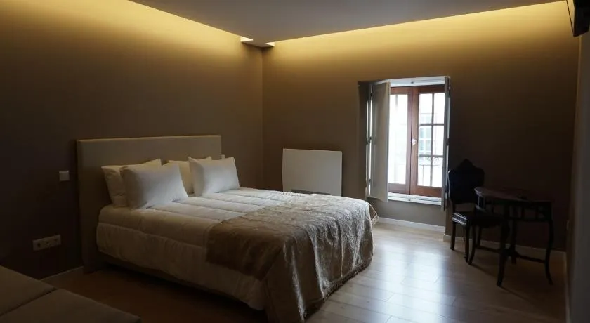 Feira Hostel & Suites - Image 1
