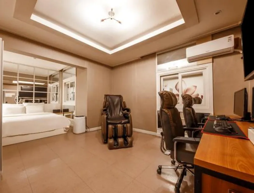 K7 PC Cheongju Hotel - Image 1