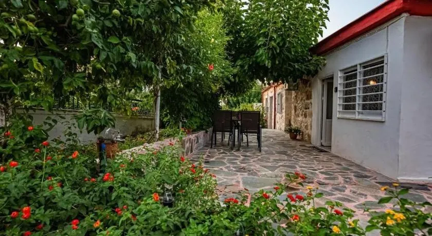 Helen's Countryside House - Image 1