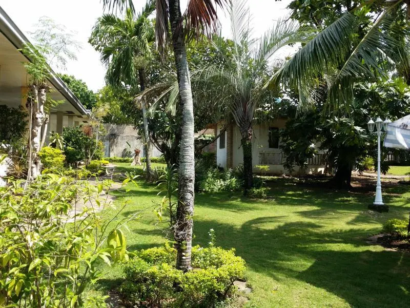 Lapu-Lapu Cottages & Restaurant - Image 1
