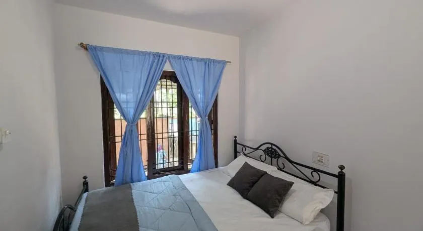 Elite Cottages - Image 1