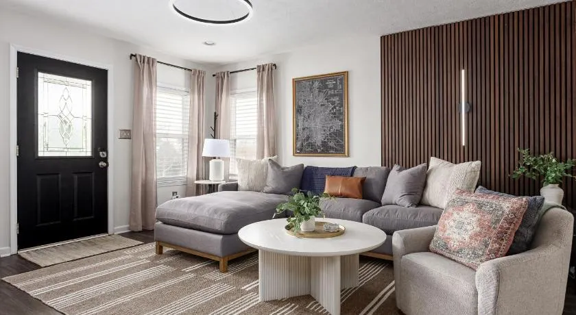 Capitol House - 3 Bed 1 Full and 1 Half Bath, Pet Friendly with Hot Tub walk to Lucas Oil Stadium - Image 1