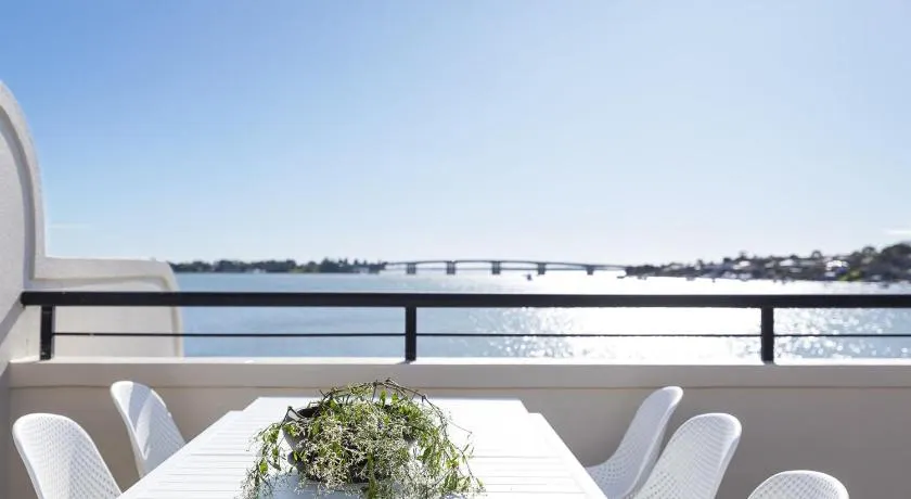 Panoramic Water View Apartment - Image 1