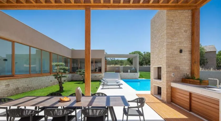 Attraente villa totalmente attrezzata con terrazza, giardino e griglia | Vista sulla piscina | Sono ammessi animali domestici - Image 1