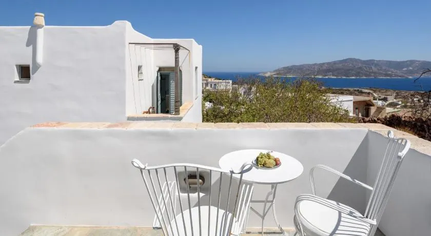 Mezzo Lovero Suites Kimolos - Image 1
