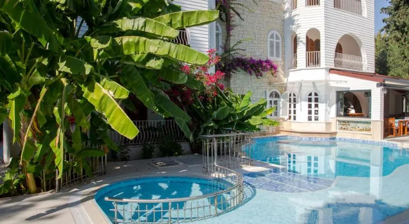 Aquarius Hotel - Image 1