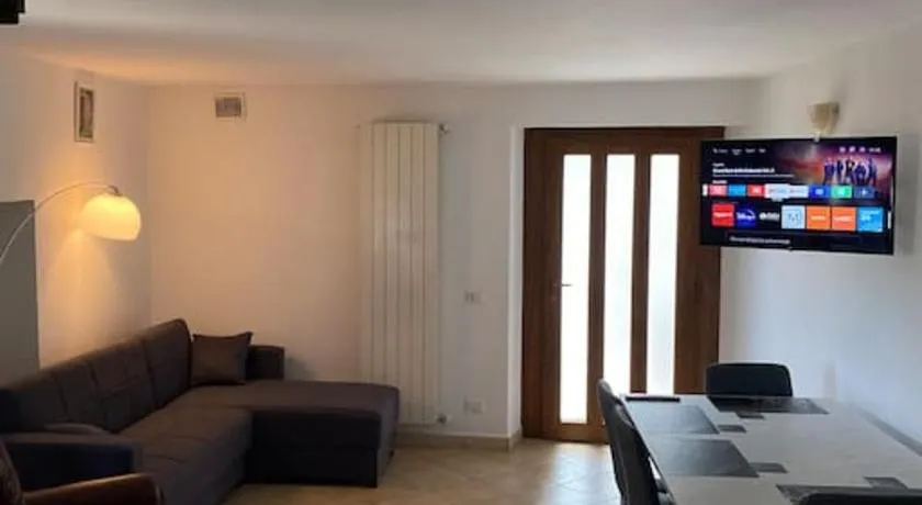 TreeStay - Modern 2 Floor 2 Bathroom Apartment - Image 1