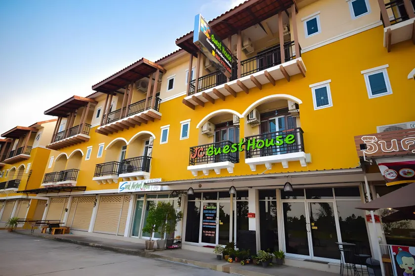 JC Guesthouse @ Suratthani Airport - Image 1
