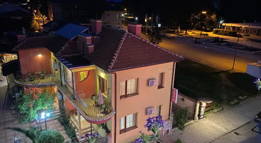 Family Hotel Kavrakovi - Image 1
