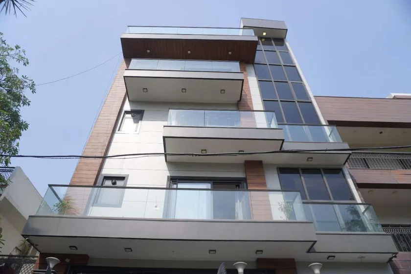 Staybia Hotel Noida Sector 27 & Service Apartment - Image 1