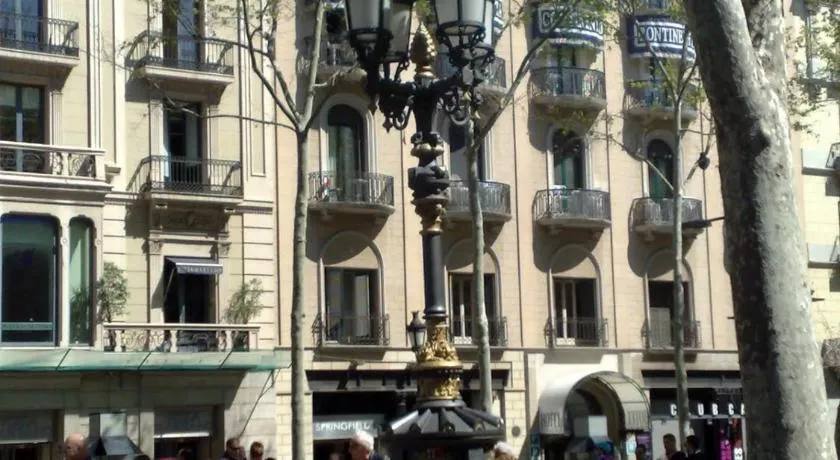 Hostal Capitol Ramblas - Image 1