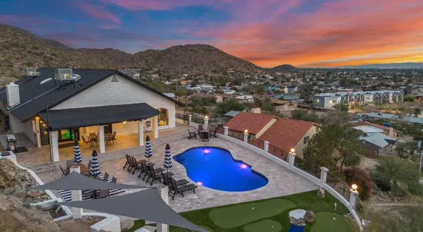 Built Into A Mountain - Heated Pool & Sports Lounge - Image 1