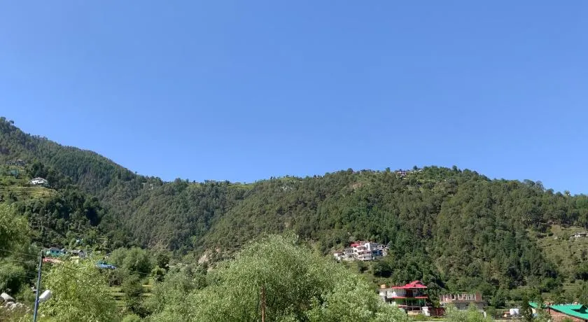 Rock Mountain Premium Homestay, Dalhousie Family & Couple Friendly Relaxing Stay Away from Crowd - Image 1