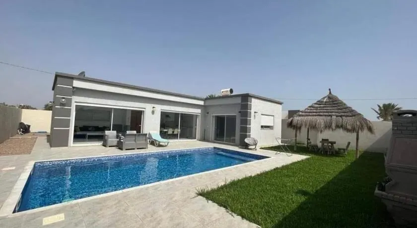 Superbe villa avec piscine sans aucun vis à vis - Image 1