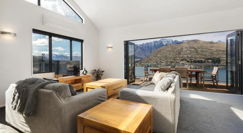 Goldene Aussicht auf den Lake Wakatipu - Image 1
