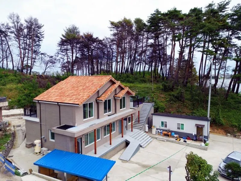 Gangneung Gyeongpo Solhyangki Pension - Image 1