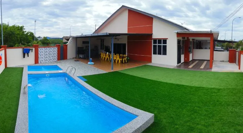 Sayang Pool Homestay Mslim Only - Image 1
