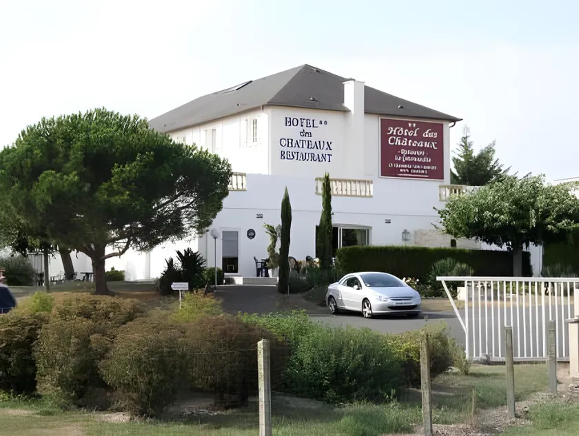 Logis Hôtel Restaurant des Châteaux - Image 1