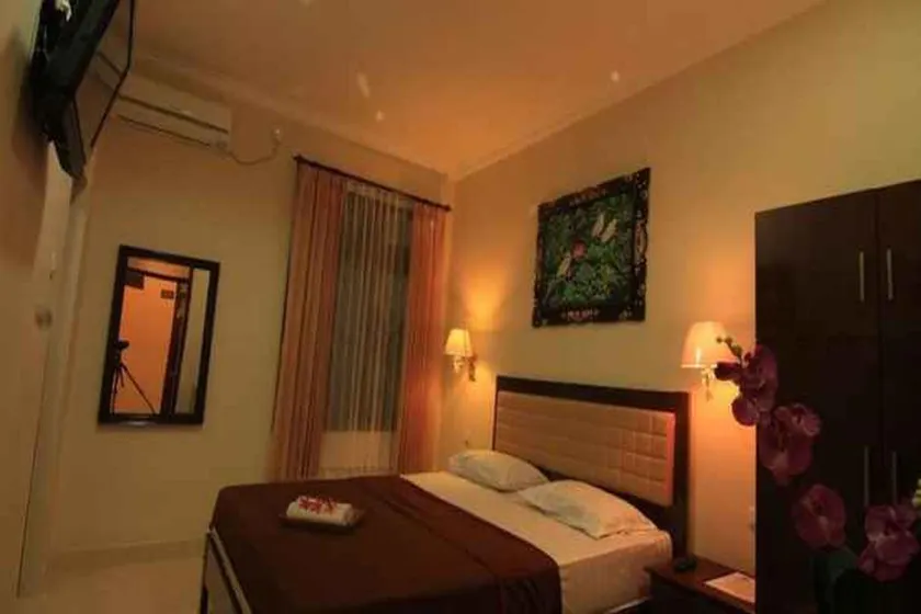 Catur Warga Hotel - Image 1
