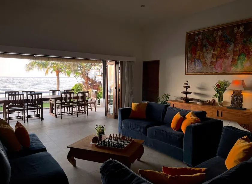 Beachfront Relaxation in Lovina - Image 1