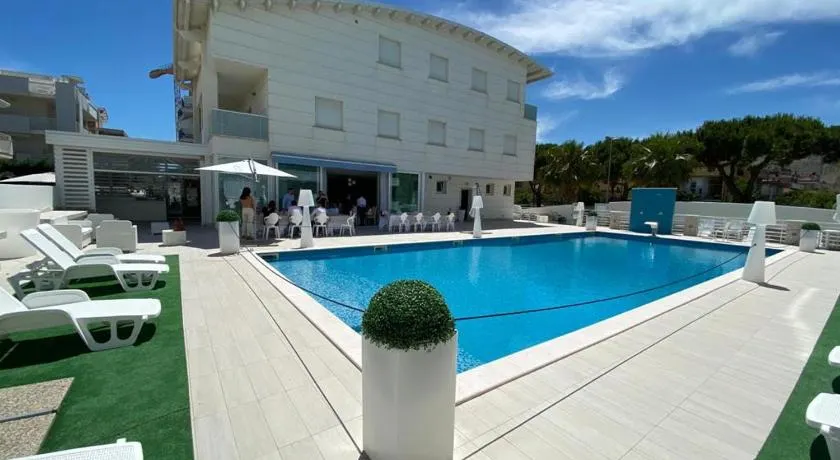 Elite Boutique Hotel - Image 1