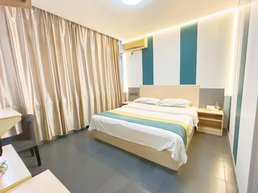 Phoenix Hotel (Yongan Pedestrian Street Branch) - Image 1