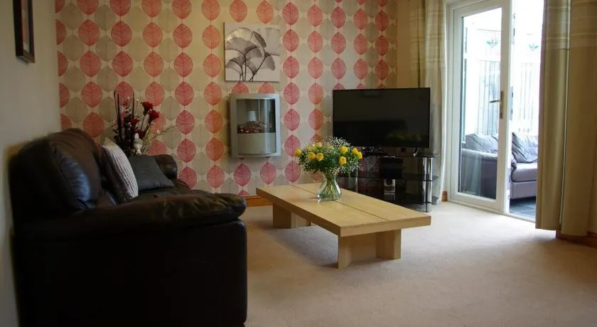 Portland Mews - 3 Bed Holiday Home By Premier Serviced Accommodation - Image 1