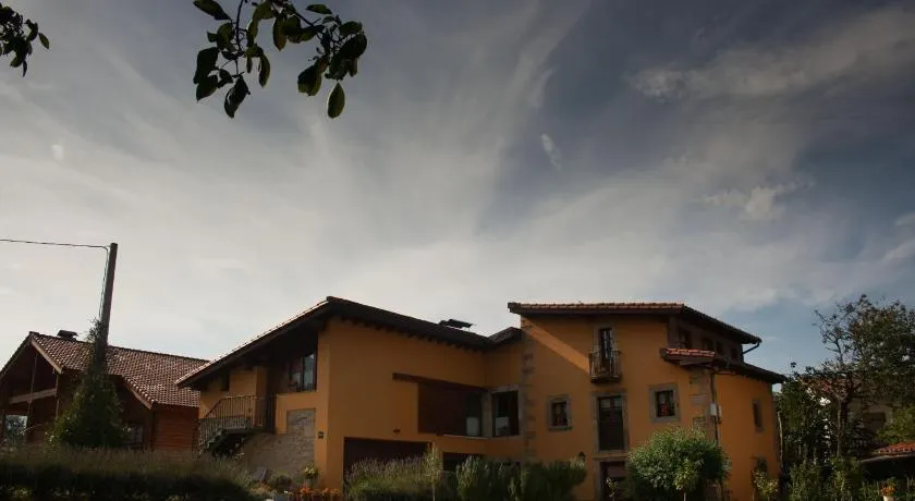 Apartamentos Rurales La Casa Vieja De Silió - Image 1