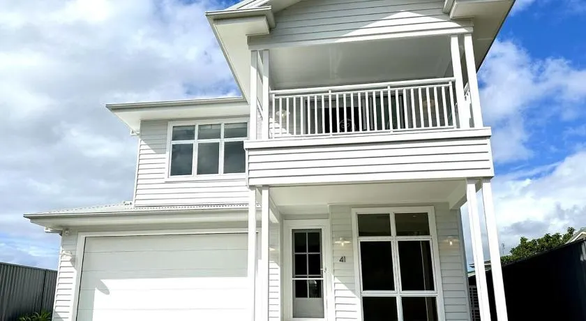 Saltwater House - Opposite the Beach! - Image 1