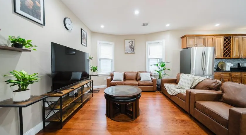 Generous 6BR Milton Getaway - Pet-Friendly Near I-93 & Blue Hills 172 - Image 1