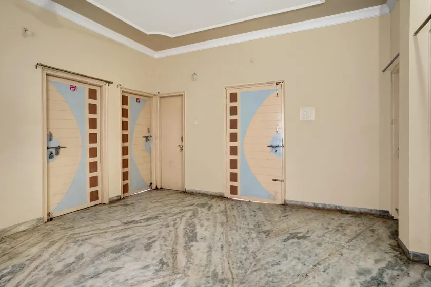Hotel Johar Inn - Image 1