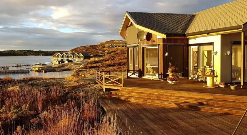Seaside Dream Cabin With Jacuzzi - Image 1