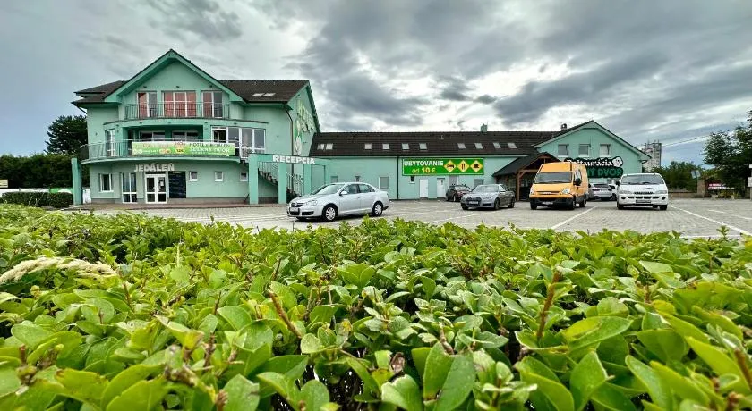 HOTEL ZELENÝ DVOR - Image 1