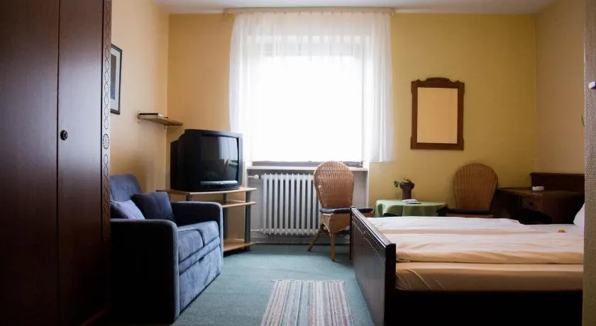 Double room, shower or bath, toilet, 1 bed room - Image 1