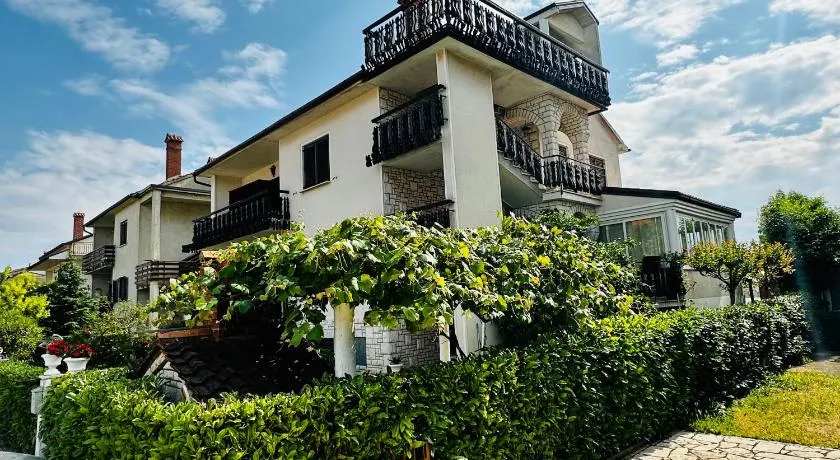 CASA BLANCA - Image 1
