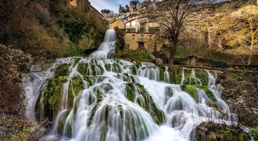 El Salto del Agua Auténtico El Molino de la Cascada Orbaneja - Image 1