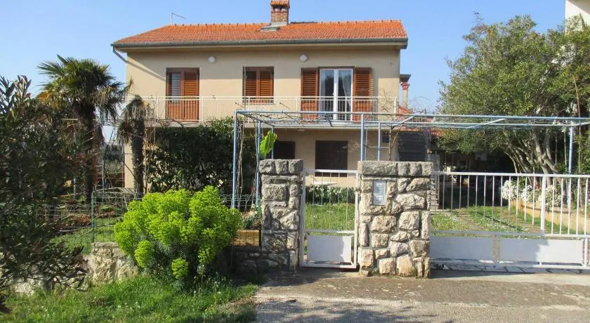 Cosy studio-apartment near the sea - Image 1