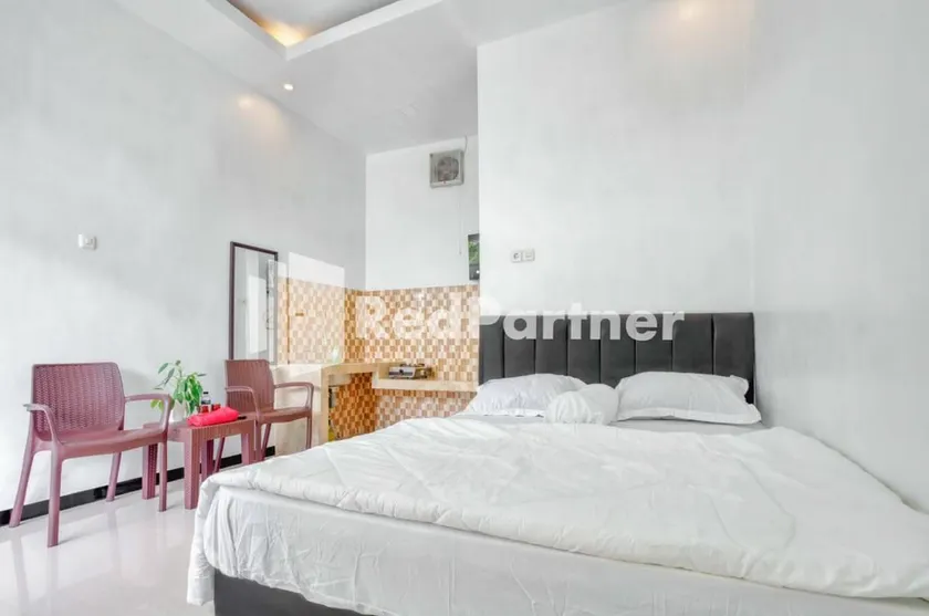 Griya Rahayu Guesthouse Mitra RedDoorz near Jatim Park 2 Batu - Image 1