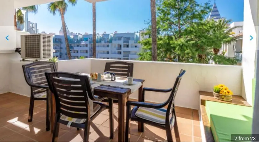 Spacious apartment in Roses, 60 m², shared pool - Image 1