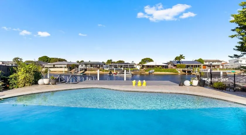 Crabpot Manor, waterfront holiday home plus plus - Image 1