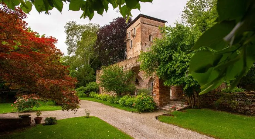 Massimago Wine Tower - Image 1