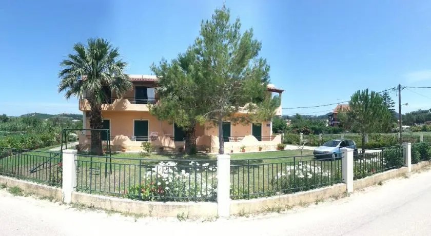 Feakes Apartments - Image 1