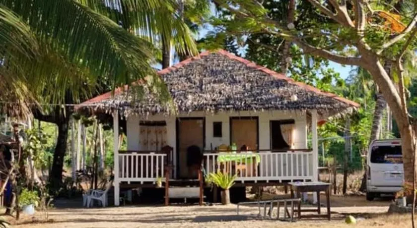 White Hat EL NIDO - Image 1