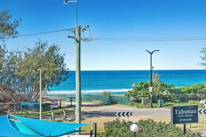 Broadbeach Blvd Apartment - Image 1